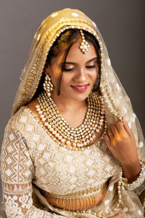 Simple Makeup for Kashmiri Brides
