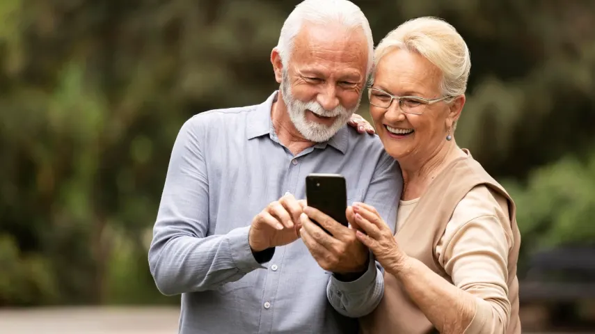 13 Best Cell Phones for Seniors [July, 2024]