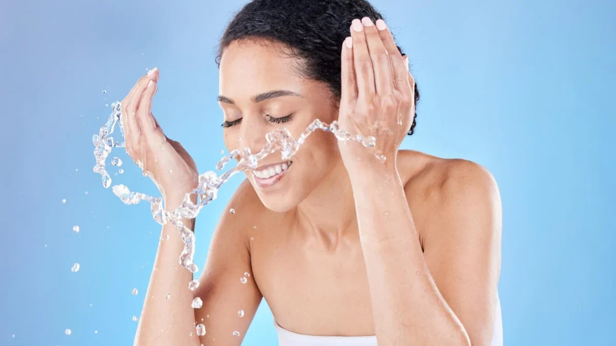 15 Best Face Washes for Women in India [April, 2024]
