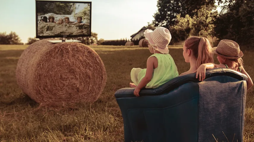 14 Best Outdoor TVs for Backyards, Patios & Poolside Entertainment [July, 2024]