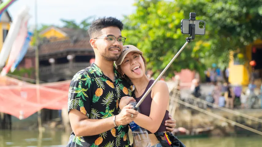 15 Best Selfie Sticks in India [April, 2024]