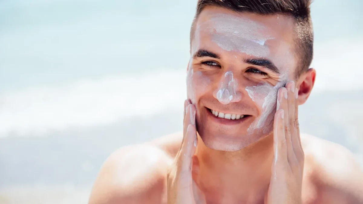 15 Best Sunscreens for Men to protect your skin [April, 2024]