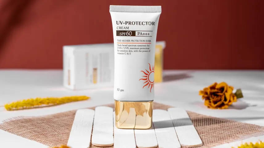 https://happycredit.in/cloudinary_opt/blog/best-sunscreen-stick-in-india-fvg4q.webp
