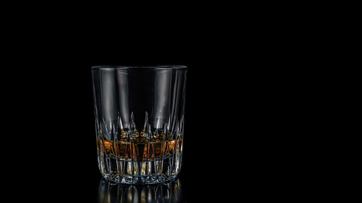 The Complete Guide to Black Dog Whisky Prices in India [August,2023]