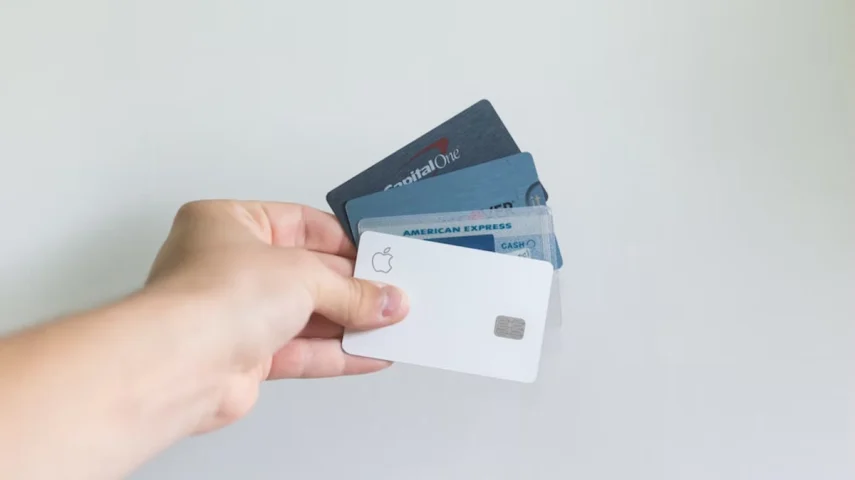 Credit Card Vs Debit Card: Which one is Better? [April, 2024]